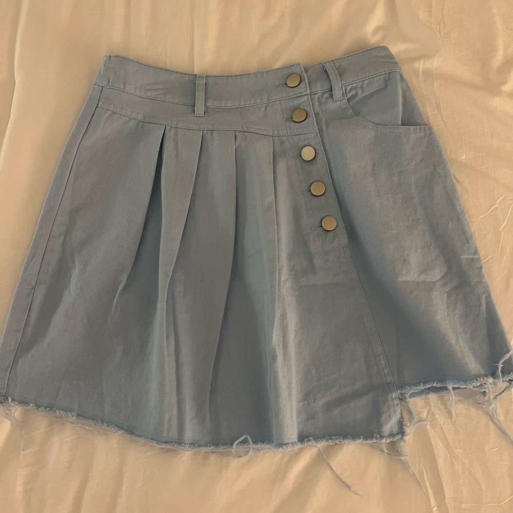 Blue denim skirt with buttons
